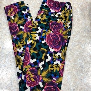 🦄LulaRoe Unicorn Trellis Rose Leggings🦄